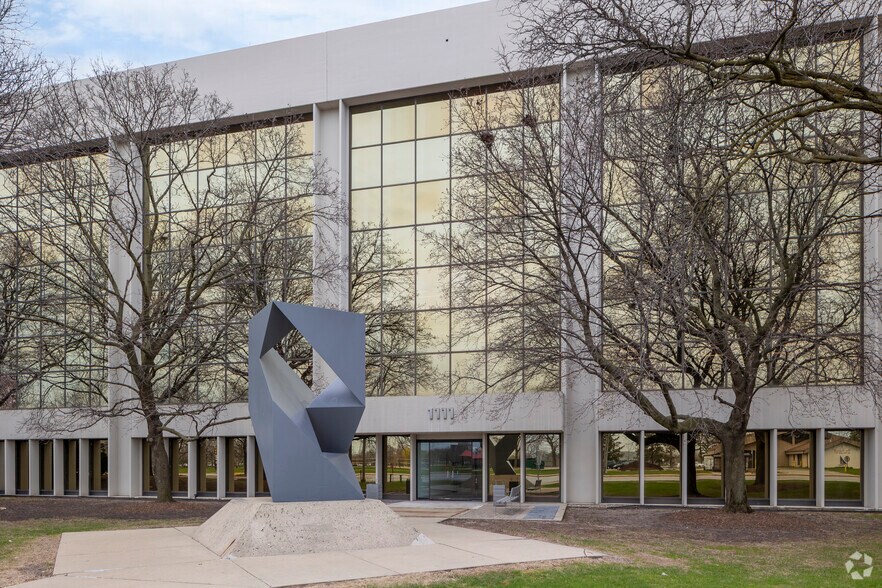 More Photos Of 1111 E Touhy Ave, Des Plaines Office For Sale