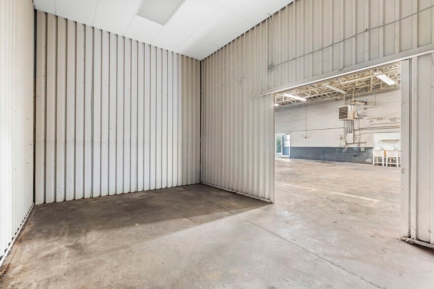 More Photos Of 215 N Grant Ave, Springfield Light Distribution For Lease