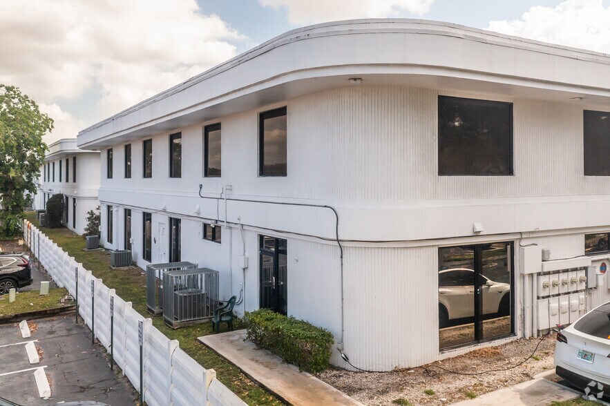 More Photos Of 4330 Sheridan St, Hollywood Medical For Sale