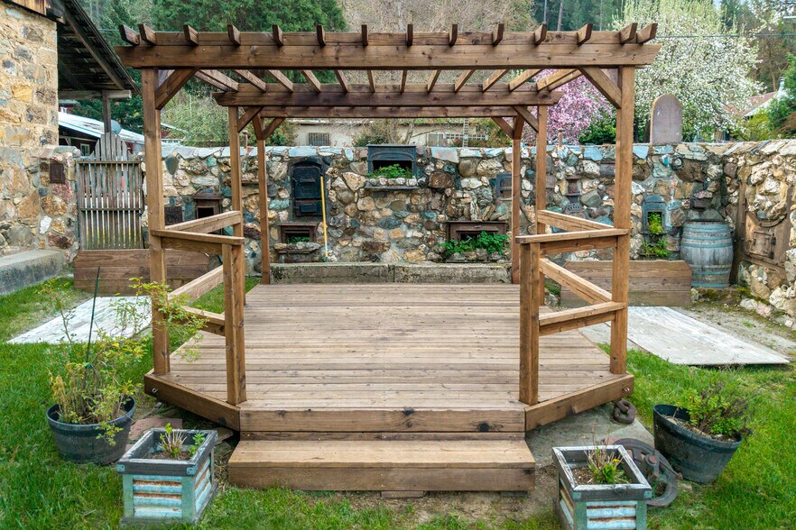 More Photos Of 15432 Washington Rd, Washington Storefront Retail Residential For Sale