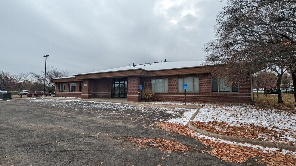 More Photos Of 13770 Frontier Ct, Burnsville Office For Sale