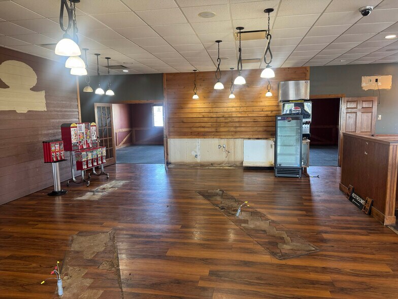 More Photos Of 1504 Center Ave W, Dilworth General Retail For Lease