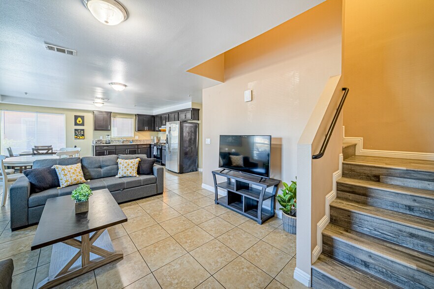 More Photos Of 943 Broad Ave, Wilmington Apartments For Sale