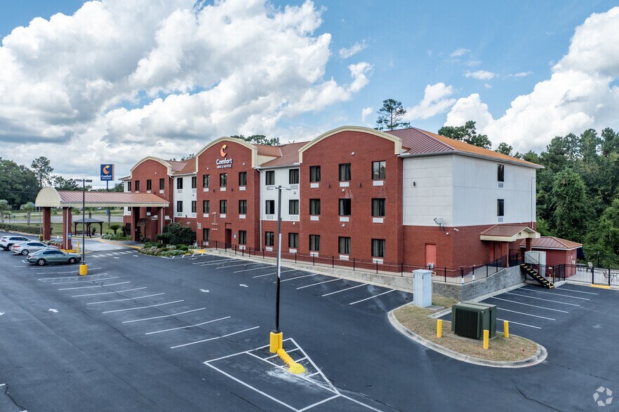 More Photos Of 215 Commerce Blvd, Midway Hotel For Sale