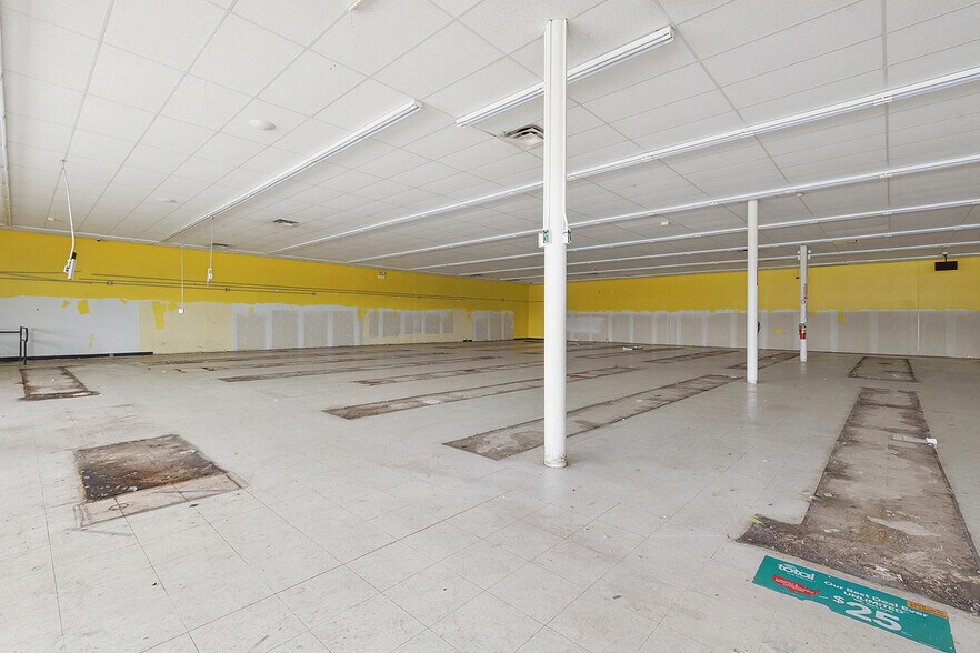 More Photos Of 2535 Garfield St, Gary Freestanding For Sale