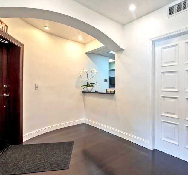 More Photos Of 4627 Ponce de Leon Blvd, Coral Gables Office For Lease