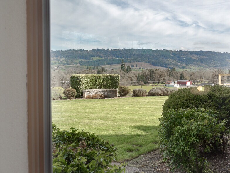 More Photos Of 20300 NE Highway 240, Newberg Hotel For Sale