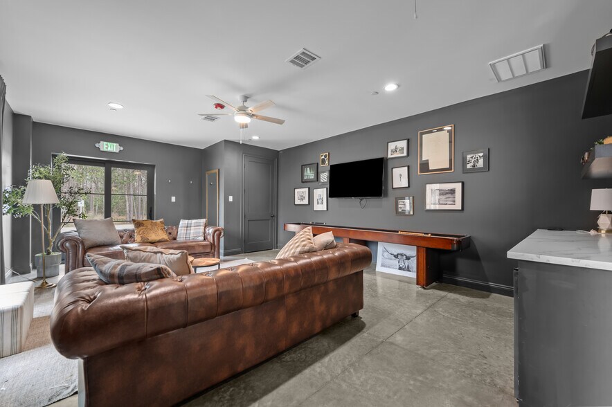 More Photos Of 6644 TX-61, Anahuac Theater Concert Hall For Sale