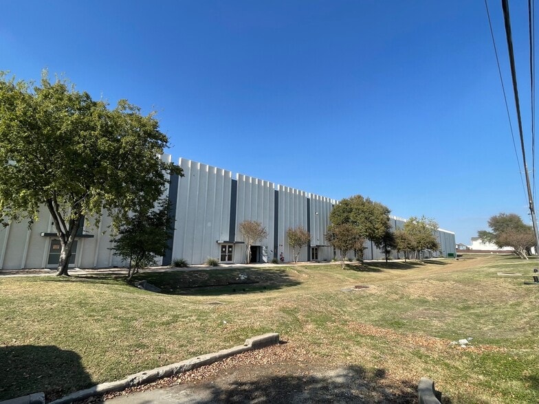 More Photos Of 15508 Bratton Ln, Austin Warehouse For Lease