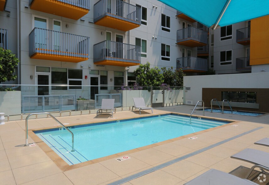 More Photos Of 424 W Pico Blvd, Los Angeles Apartments For Lease