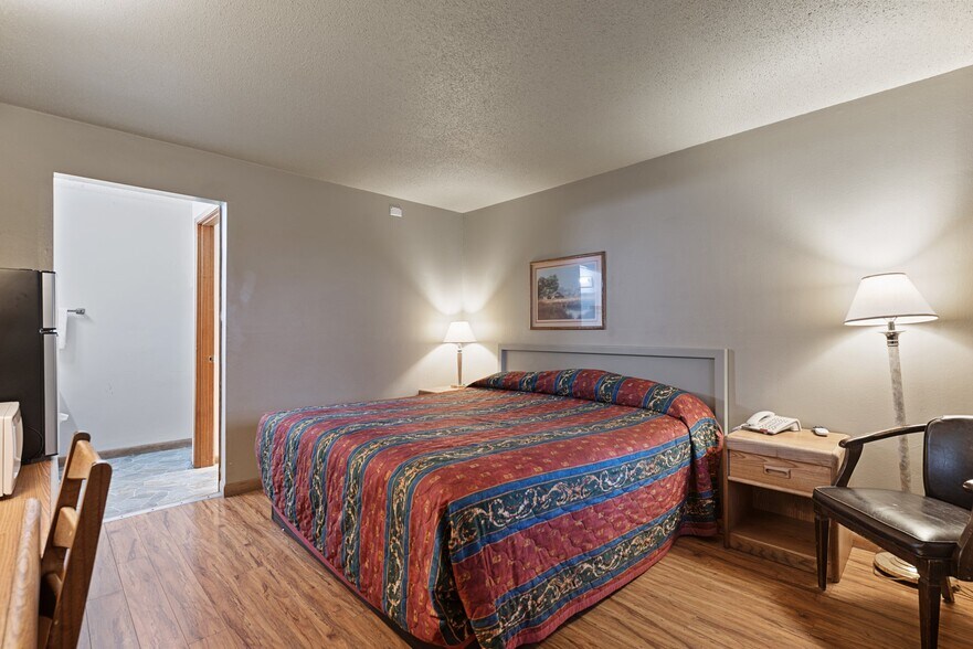 More Photos Of 1510 Adams Ave, La Grande Hotel For Sale