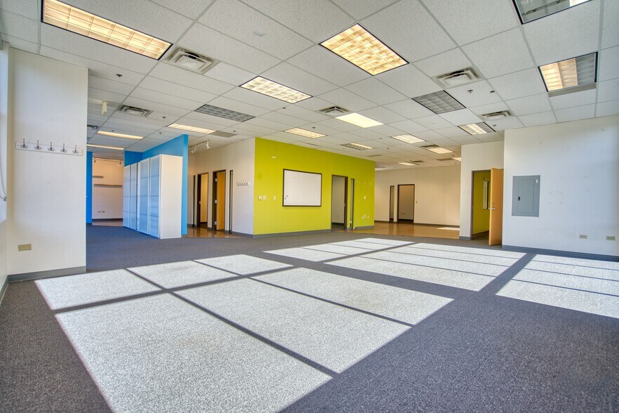 More Photos Of 590 Burbank St, Broomfield Flex For Lease