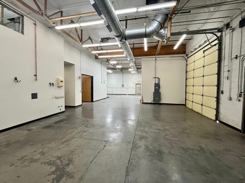 More Photos Of 15354 N 83rd Way, Scottsdale Warehouse For Lease