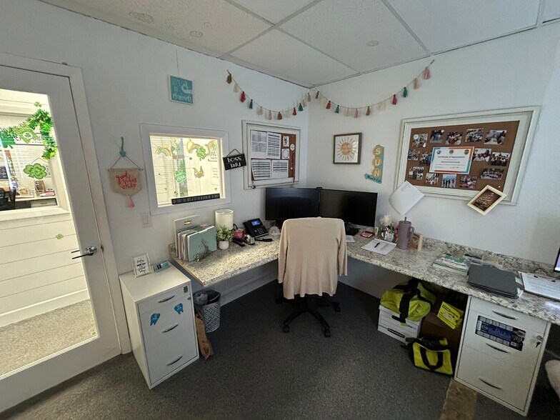 More Photos Of 3909 E Bay Dr, Holmes Beach Medical For Lease