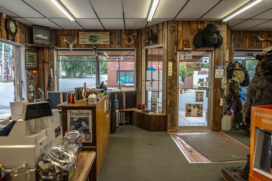 More Photos Of 300 S 2nd St, Lincoln General Retail For Sale