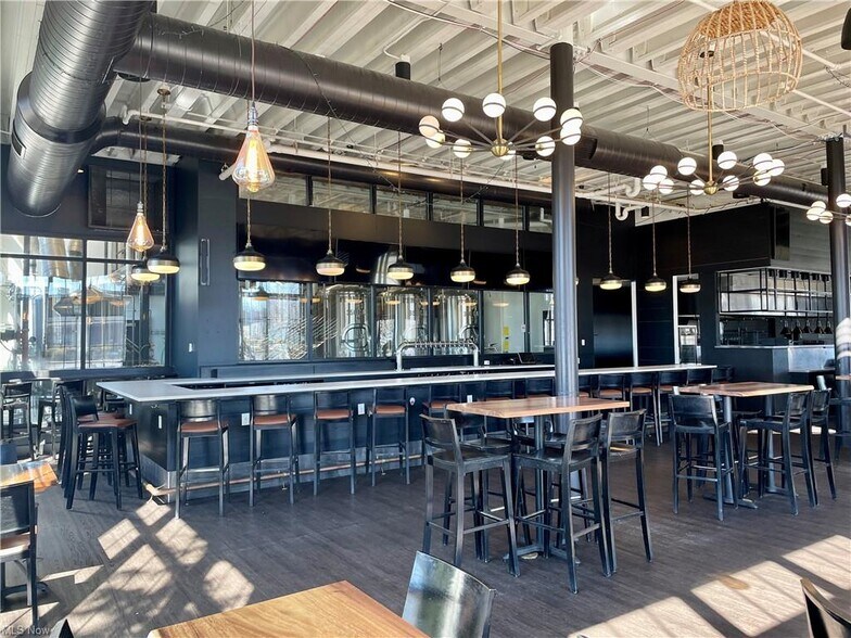 More Photos Of 3941 Erie St, Willoughby Restaurant For Lease