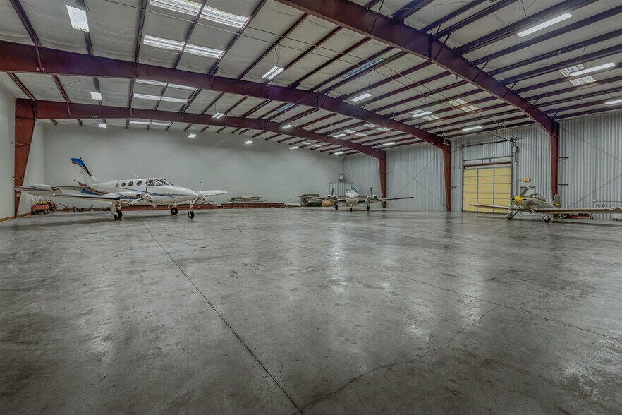 More Photos Of 18000 Groschke Rd, Houston Airplane Hangar For Sale