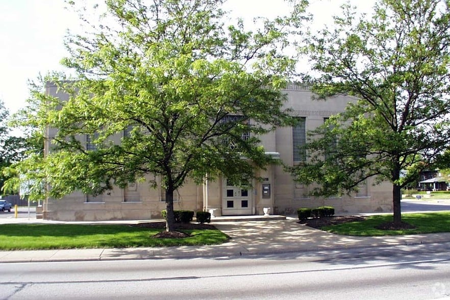 More Photos Of 215 E 38th St, Indianapolis Bank For Lease