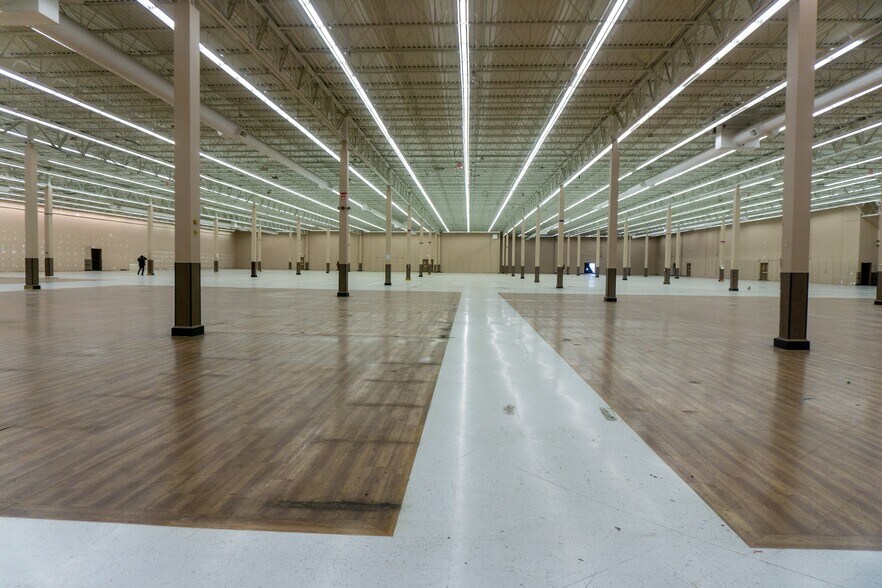 More Photos Of 3606 Mayfield Rd, Cleveland Heights General Retail For Lease