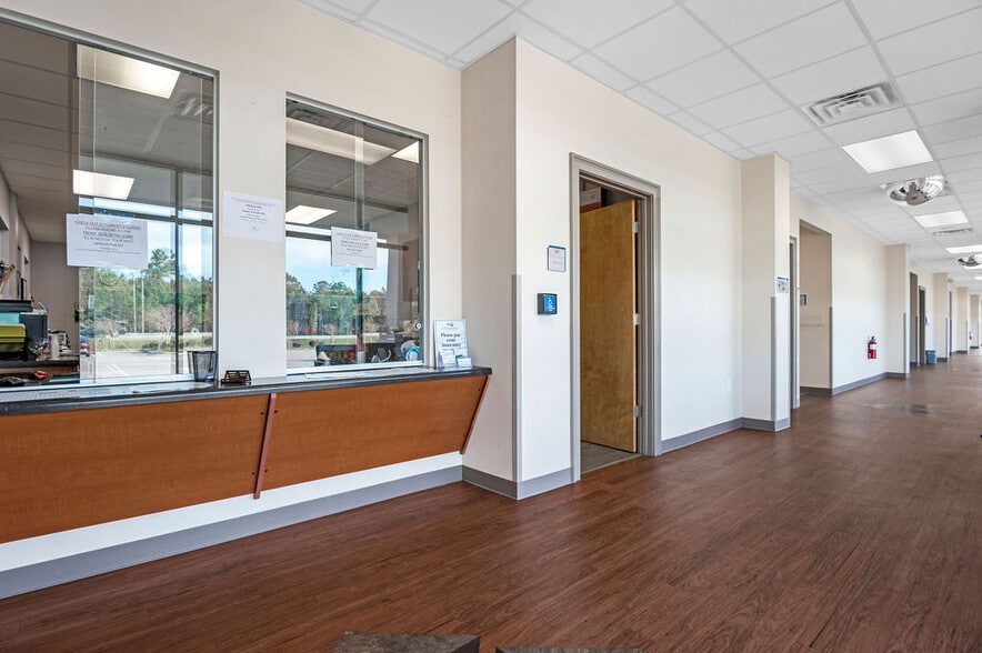 More Photos Of 4275 Western Blvd, Jacksonville Medical For Sale