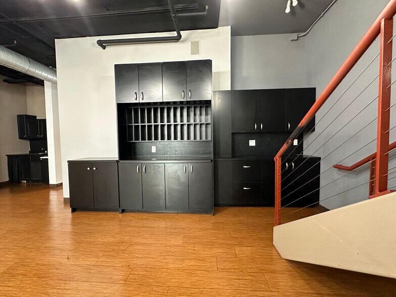 More Photos Of 4 S Linn St, Iowa City Office For Lease