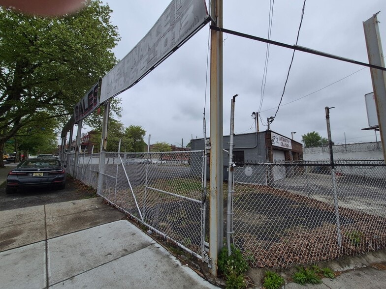 More Photos Of 3203 Boston Rd, Bronx Auto Dealership For Lease