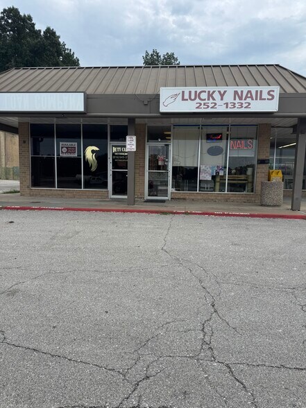 More Photos Of 405-523 E 24 Hwy, Independence Unknown For Lease