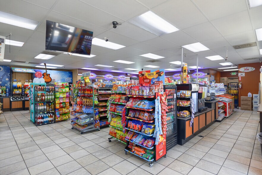 More Photos Of 1098 Cole Rd, Calexico Convenience Store For Sale
