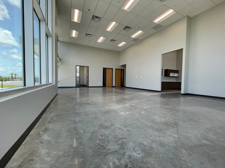 More Photos Of 16351 Lee, Fort Myers Unknown For Lease