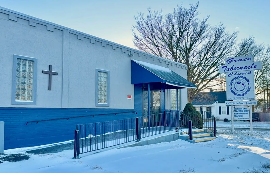 Primary Photo Of 1819 W Willow St, Lansing Religious Facility For Sale