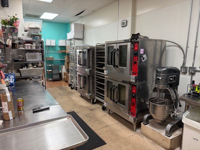 More Photos Of 3369 Pine Ridge Rd, Naples General Retail For Sale