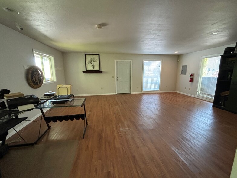 More Photos Of 15350 NE Sandy Blvd, Portland Office Residential For Sale