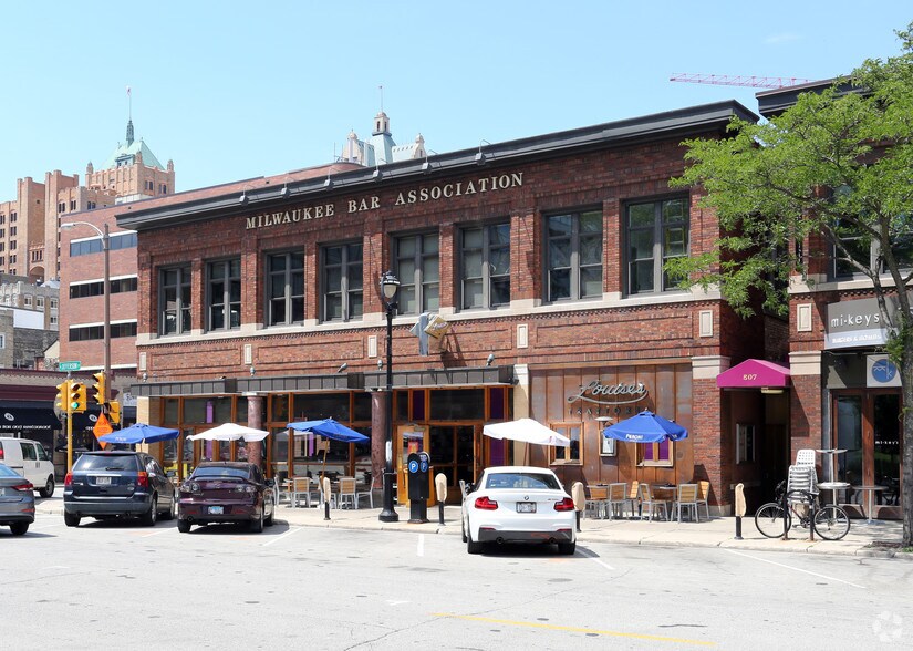 More Photos Of 418-424 E Wells St, Milwaukee Storefront For Lease