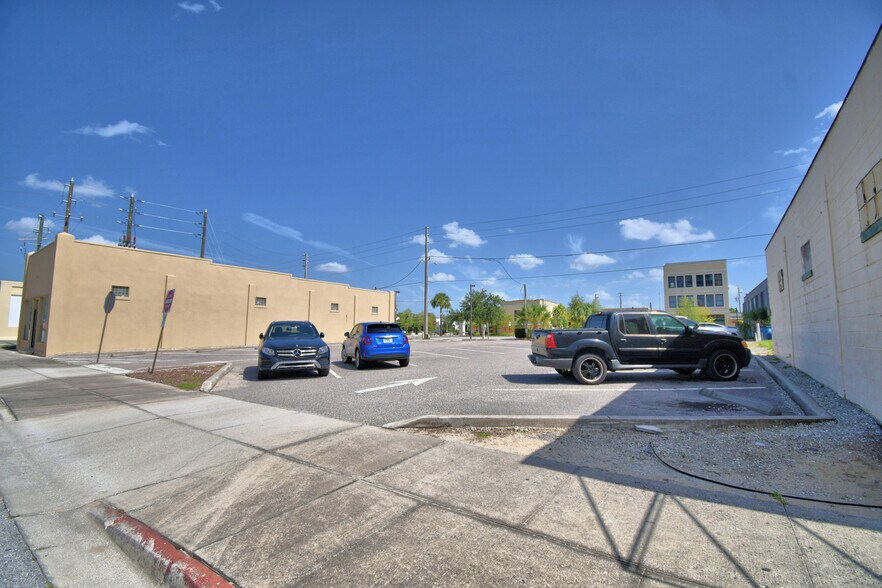 More Photos Of 128 E Orange Ave, Lake Wales General Retail For Sale