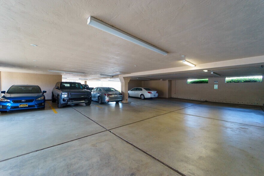 More Photos Of 1015 Chestnut Ave, Carlsbad Office For Sale