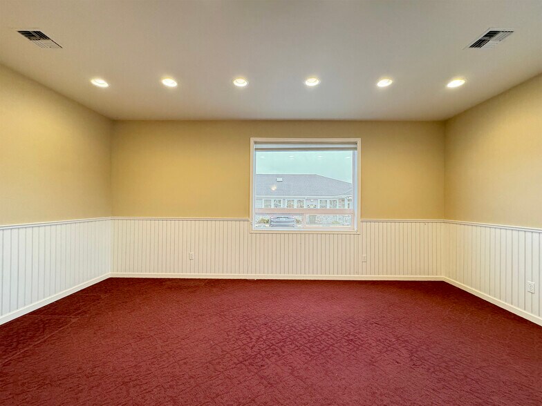 More Photos Of 542-544 N 5th Ave, Sequim Medical For Sale