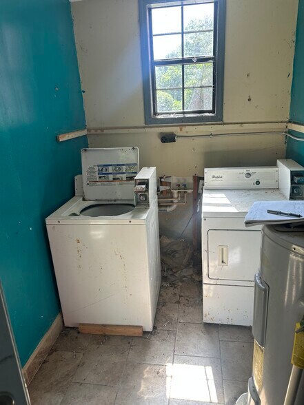 More Photos Of 207-209 Carl St, Leesville Apartments For Sale