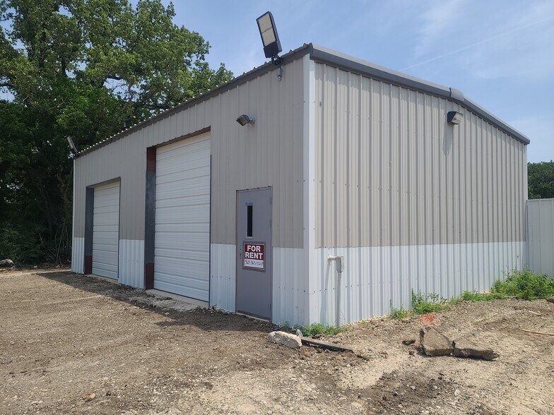 More Photos Of 870 N Mayhill Rd, Denton Industrial For Lease