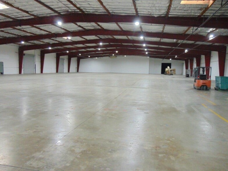 More Photos Of 250 Walsh Ave, Hamilton City Distribution For Sale
