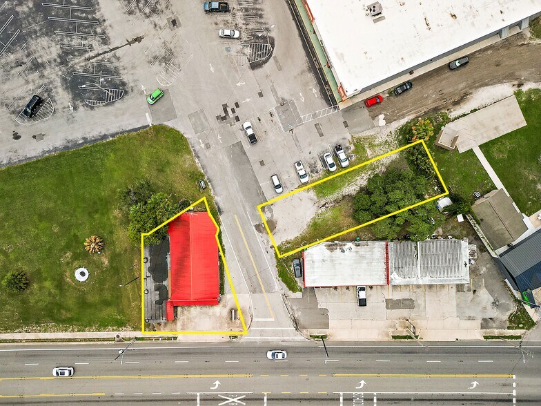 More Photos Of 324 S Main St, Wildwood Freestanding For Lease