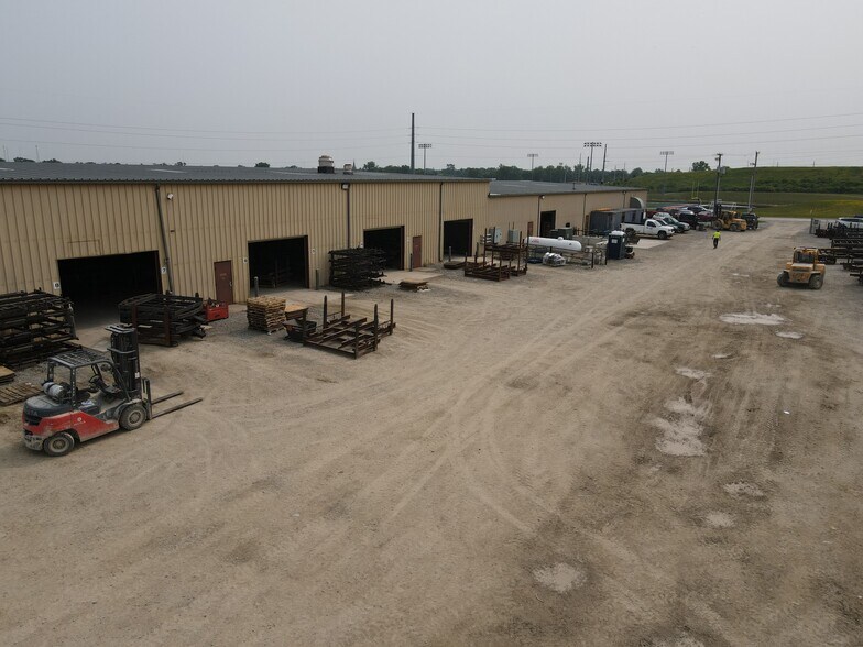 More Photos Of 800 Weston Ave, Kendallville Manufacturing For Lease