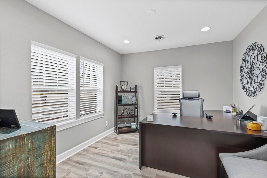 More Photos Of 6606 Old Shell Rd, Mobile Office For Sale