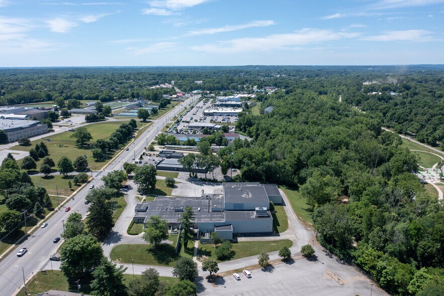 More Photos Of 1900 S Walnut St, Bloomington Manufacturing For Sale
