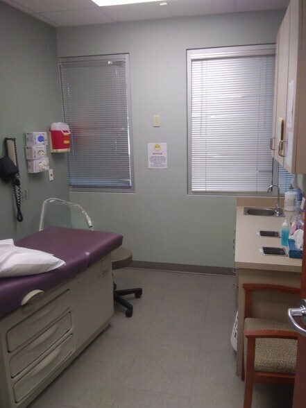 More Photos Of 1625 Lancaster Dr, Grapevine Medical For Lease