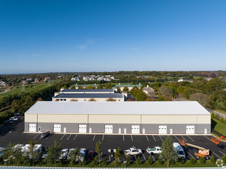 More Photos Of 8 Leecon Ct, Southampton Warehouse For Lease