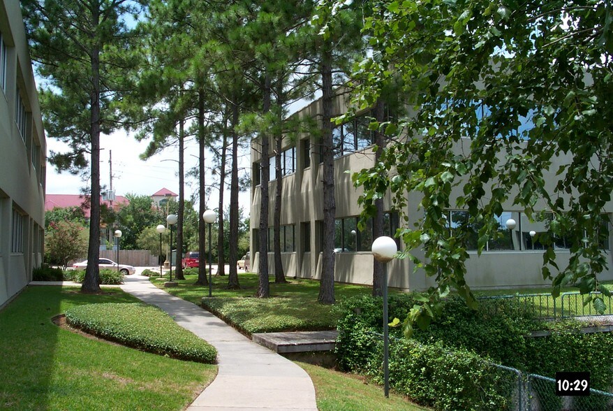 More Photos Of 14011 Park Dr, Tomball Unknown For Lease