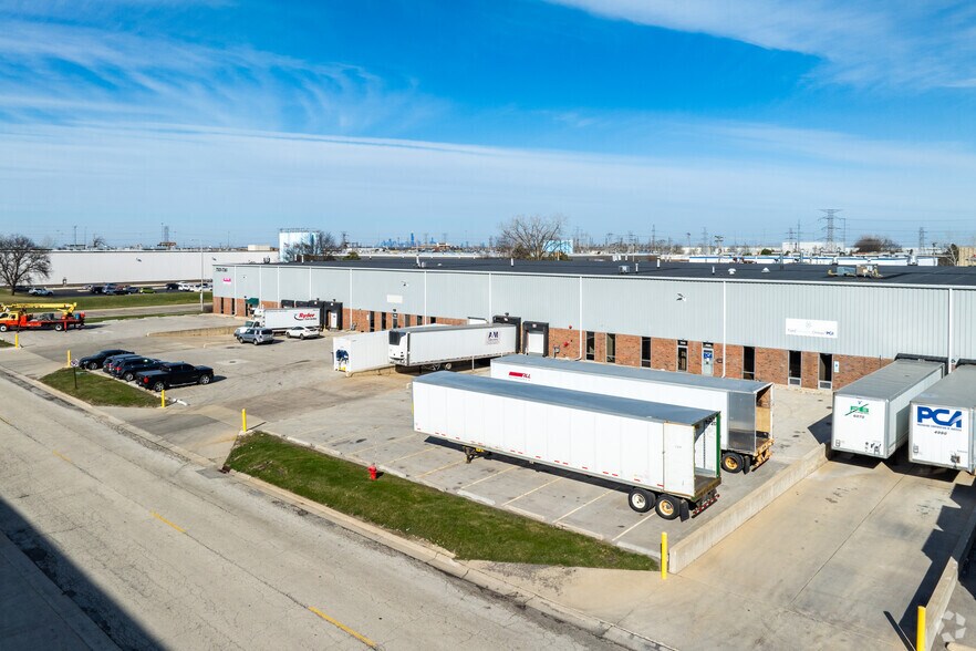 More Photos Of 7301-7361 S Meade Ave, Bedford Park Warehouse For Lease