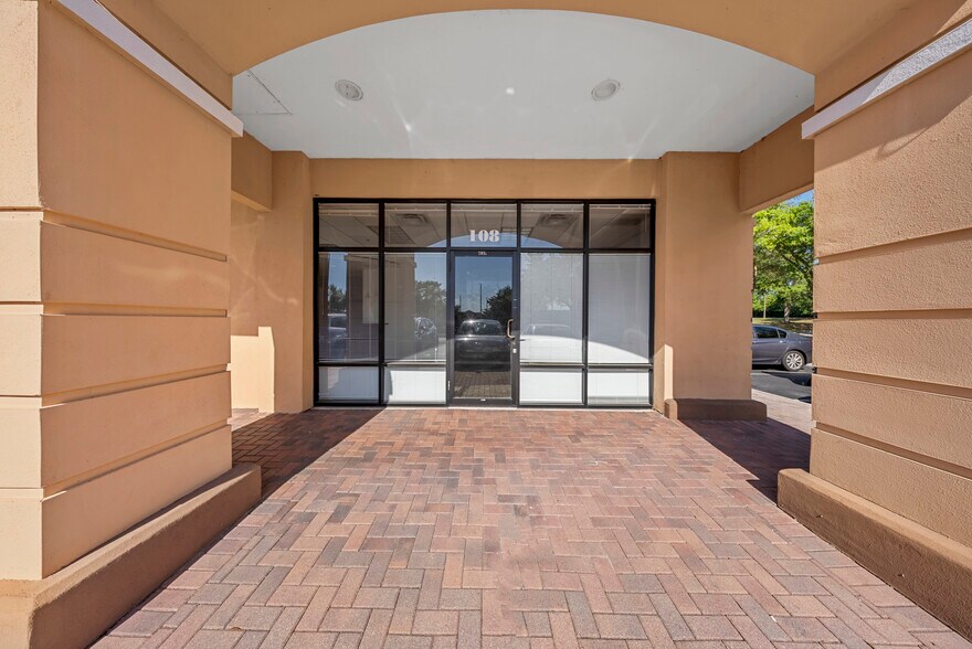 More Photos Of 882 S Kirkman Rd, Orlando Medical For Lease