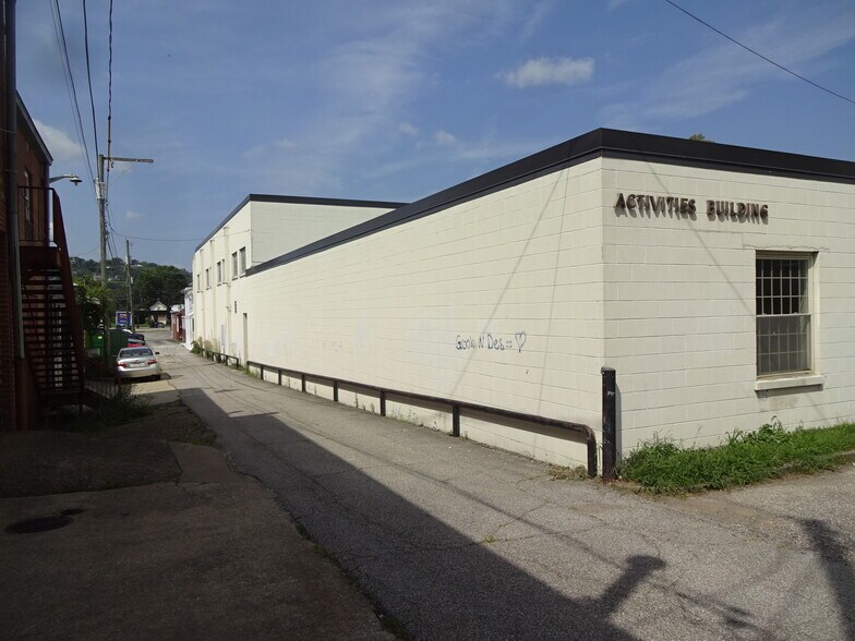 More Photos Of 317 Washington St W, Charleston Specialty For Sale