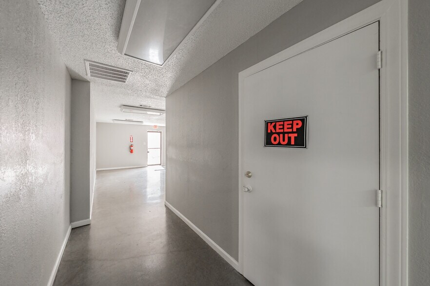 More Photos Of 7235 Glenview Dr, Richland Hills Office For Sale